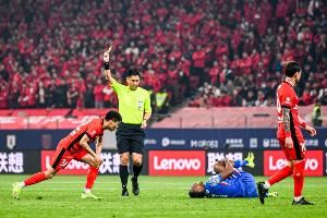 博主：英格兰裁判安德鲁吹上海德比纯属瞎猜，他明晚回曼彻斯特