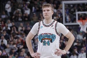 不准还非要投!灰熊半场外线19投仅4中 命中率仅21.1%