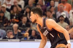 布克:我是队里老新秀了 看今年的菜鸟搞怪玩小把戏很有意思